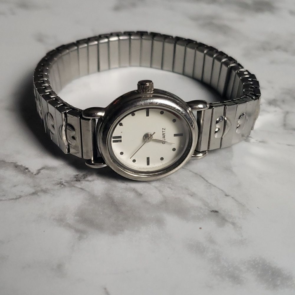 ‎Vintage Stretch Heart Watch